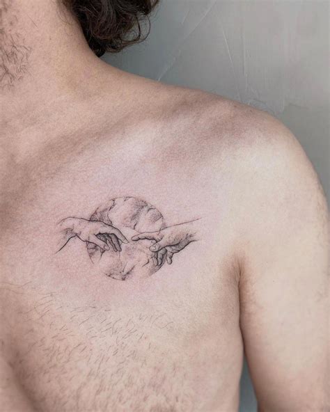 tatuajes en medio del pecho|Diseños de Tatuajes en el Pecho con su Significado